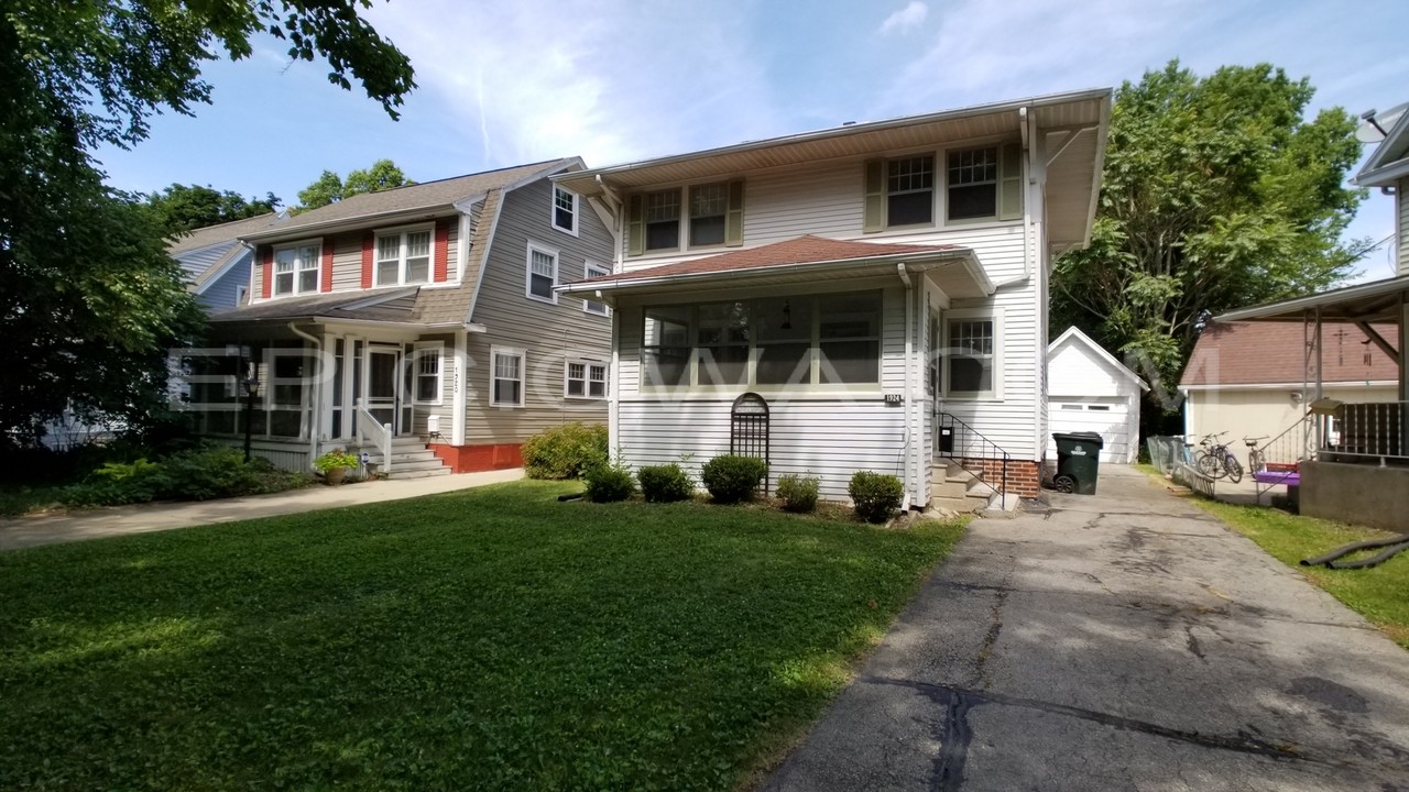 1924 2nd Ave SE in Cedar Rapids, IA - Building Photo