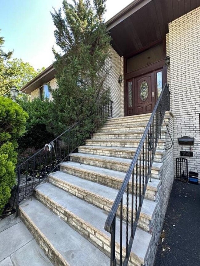 74 Ardell Rd in Bronxville, NY - Building Photo - Building Photo
