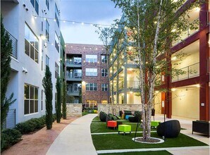 1902 1/2 Simond Ave in Austin, TX - Foto de edificio - Building Photo