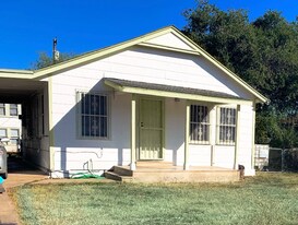 614 W Lee Ave in Kingsville, TX - Building Photo