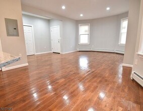 83 Arsdale Terrace in East Orange, NJ - Building Photo - Building Photo
