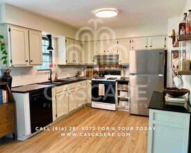 1925 SE Flagstone Ct in Lee's Summit, MO - Building Photo - Building Photo