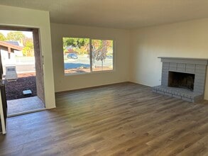 2531 Fieldcrest Pl in Escondido, CA - Building Photo - Building Photo