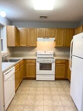 812 Lake Vista Dr in East Hampton, CT - Building Photo - Building Photo