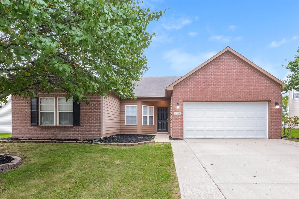 9721 Stonewall Ln in Avon, IN - Building Photo