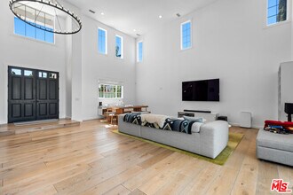 23477 Palm Dr in Calabasas, CA - Building Photo - Building Photo