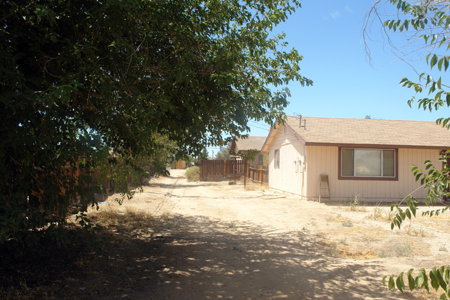 20955 Little Beaver Rd in Apple Valley, CA - Building Photo - Building Photo