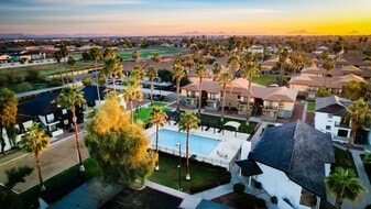 Country Creek Apartments in Glendale, AZ - Building Photo