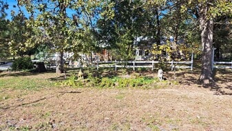 6271 W Cedar Meadows Ln in Joplin, MO - Building Photo