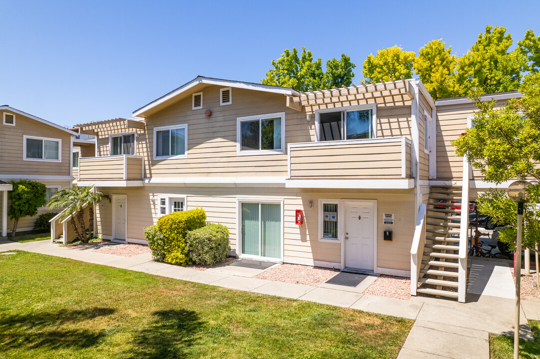 Fairchild Apartments in Mountain View, CA - Building Photo