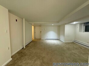 1223 Beacon St in Brookline, MA - Foto de edificio - Building Photo