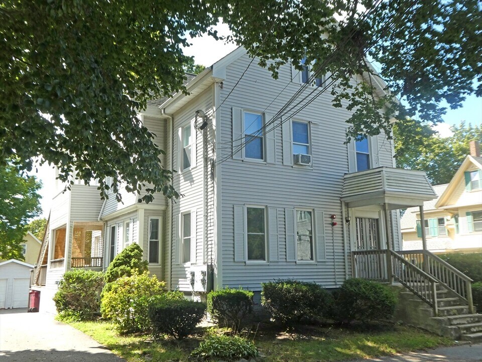 14 Forest St in Middleboro, MA - Building Photo
