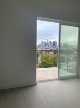 1614 Pleasant Ave, Unit 204 in Los Angeles, CA - Building Photo - Building Photo