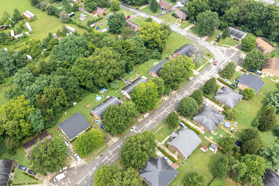 301-345 Garden Park Dr in Nicholasville, KY - Building Photo