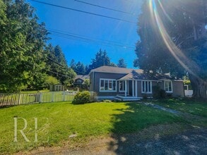 309 V St in Port Townsend, WA - Building Photo - Building Photo