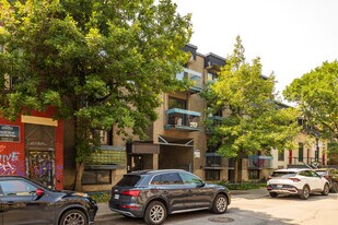 3620-3622 De Bullion in Montréal, QC - Building Photo