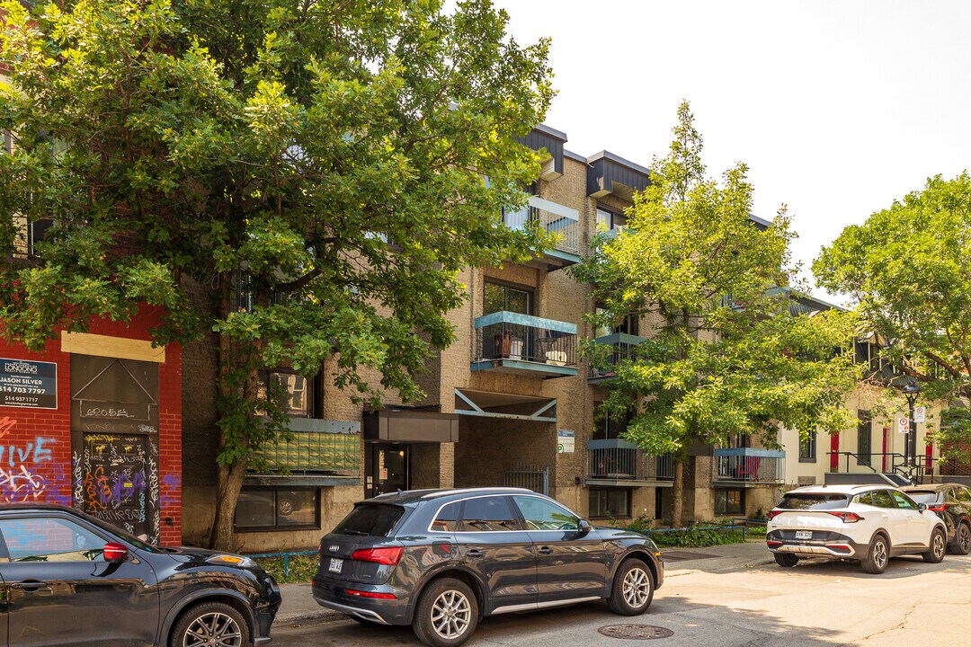 3620-3622 De Bullion in Montréal, QC - Building Photo