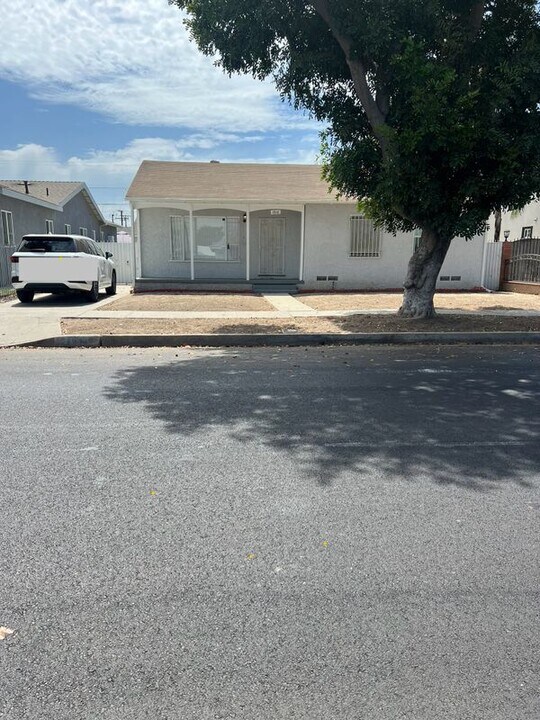 1816 E Pine St in Compton, CA - Building Photo