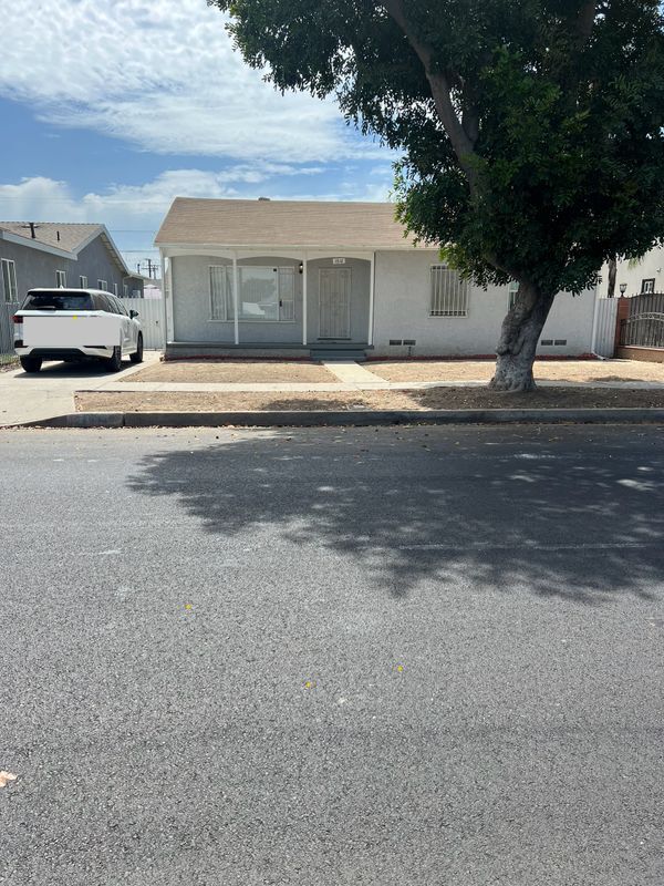 property at 1816 E Pine St