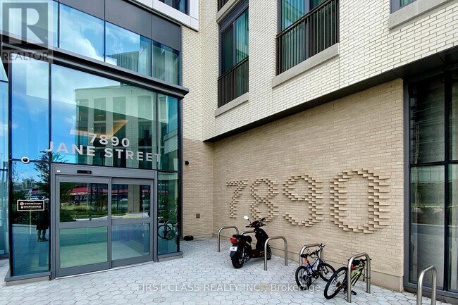 7890 Jane St in Vaughan, ON - Building Photo - Building Photo