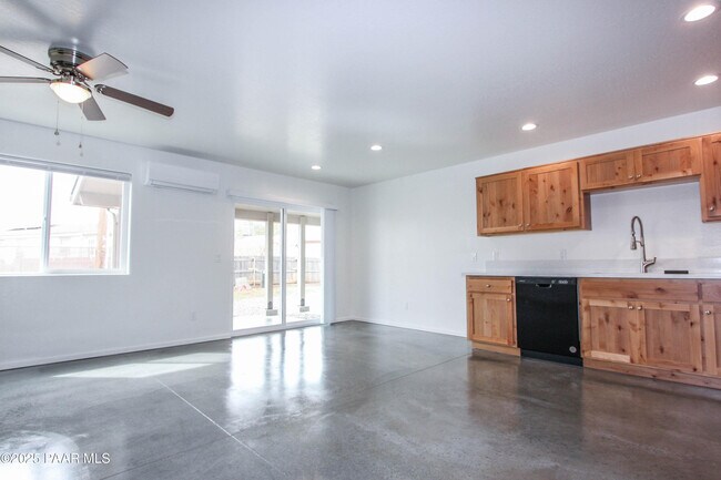 8559 Spouse Dr-Unit -A in Prescott Valley, AZ - Building Photo - Building Photo