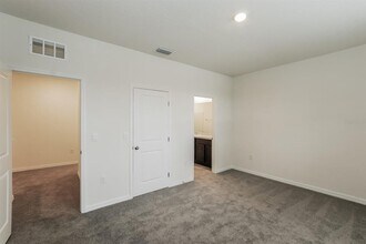 13671 NW 9th Rd in Newberry, FL - Building Photo - Building Photo
