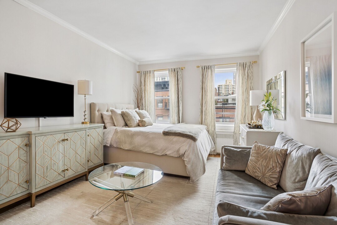 330 E 83rd St in New York, NY - Building Photo