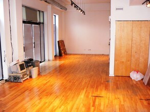 3943 N Western Ave in Chicago, IL - Building Photo - Interior Photo