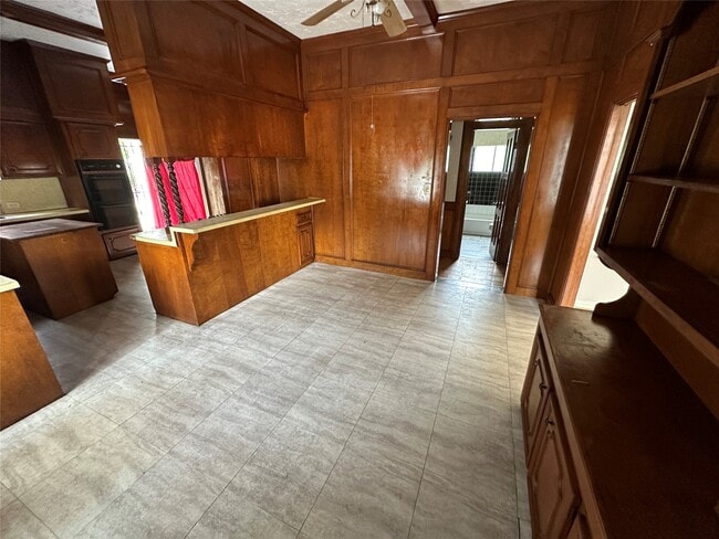 property at 2324 Gentry St