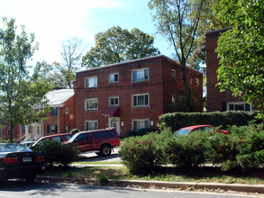 8714 Bradford Rd in Silver Spring, MD - Foto de edificio - Building Photo