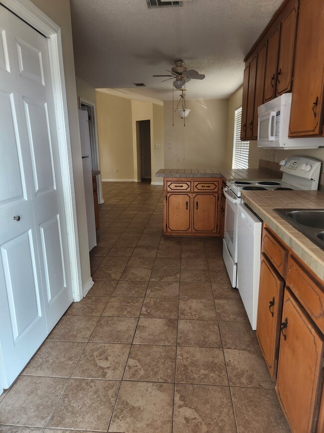 2251 Sparrow Ln in Pensacola, FL - Building Photo - Building Photo