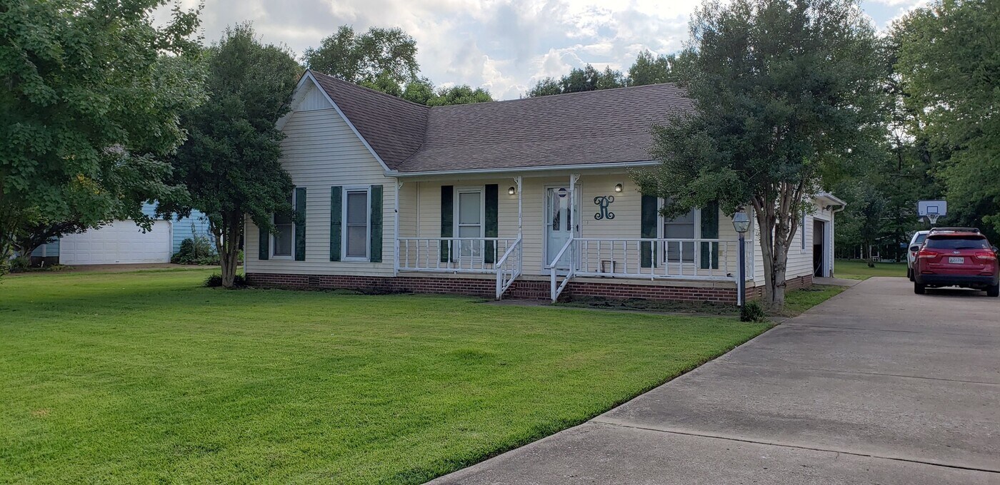 79 Hannah Dr in Jackson, TN - Building Photo