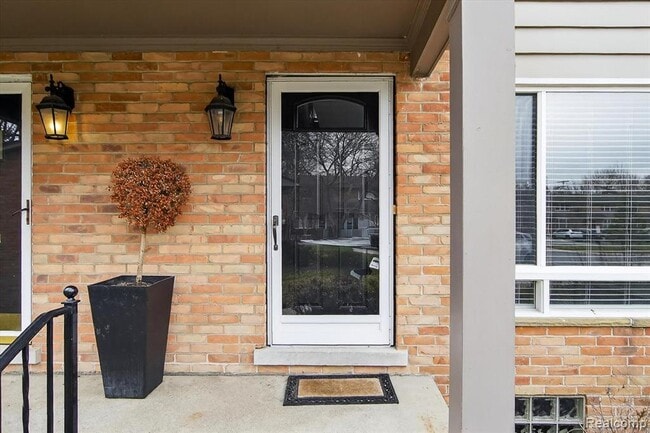 1043 N Old Woodward Ave in Birmingham, MI - Building Photo - Building Photo