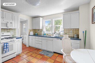176 N Sea Rd in Southampton, NY - Building Photo - Building Photo