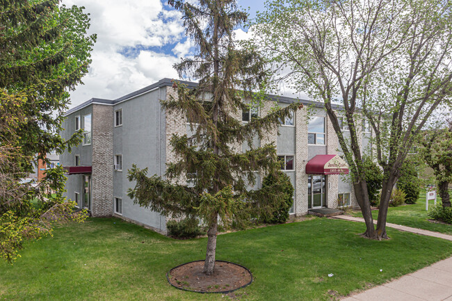 Javelin Court in Edmonton, AB - Building Photo - Building Photo