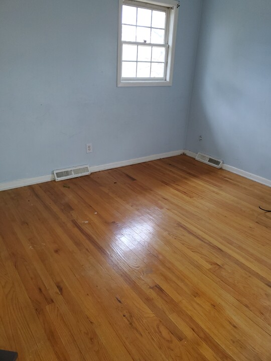 15753 Broadway Ave, Unit 1 in Maple Heights, OH - Foto de edificio