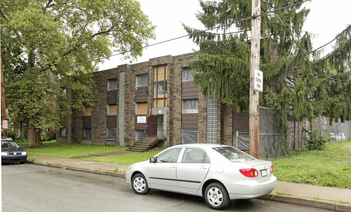 5620 Rippey St in Pittsburgh, PA - Foto de edificio