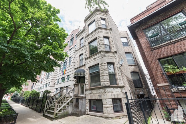 property at 854 W Buckingham Pl