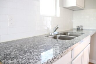 7608 E Magnolia St-Unit -B in Houston, TX - Building Photo - Building Photo