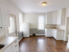 2316 W 9th St-Unit -Apt 1 in Duluth, MN - Building Photo - Building Photo