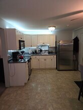 56 Edgeworth St, Unit 11 in Worcester, MA - Foto de edificio - Building Photo