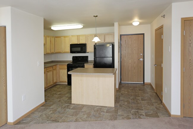 Ravenwood Apartments in Dickinson, ND - Building Photo - Interior Photo