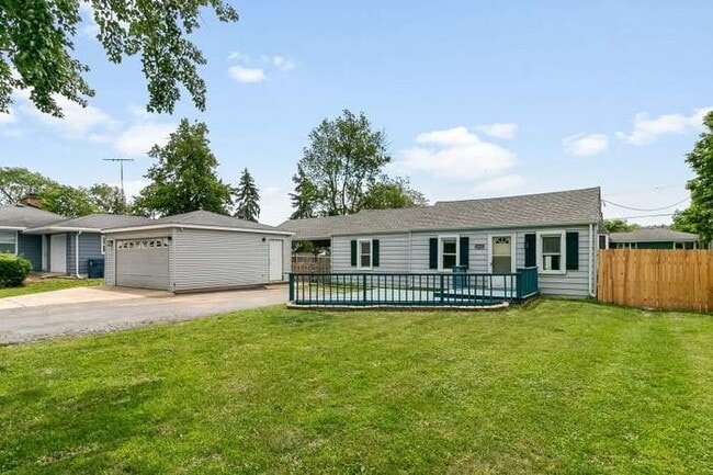 2303 Sweetbriar Ave in Crest Hill, IL - Building Photo - Building Photo