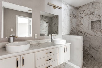 1612 Woodview Dr in Alvarado, TX - Foto de edificio - Building Photo