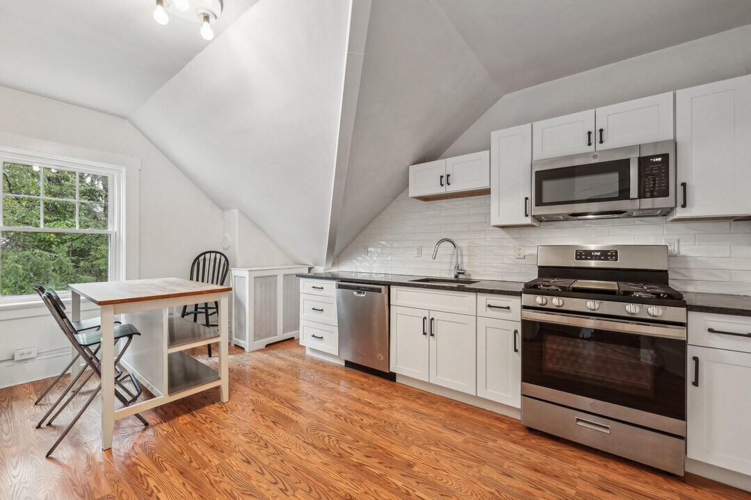 195 Riveredge Rd in Tenafly, NJ - Building Photo
