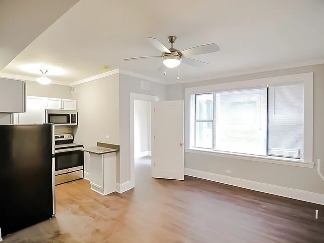 827 W Lakeside Pl, Unit 704