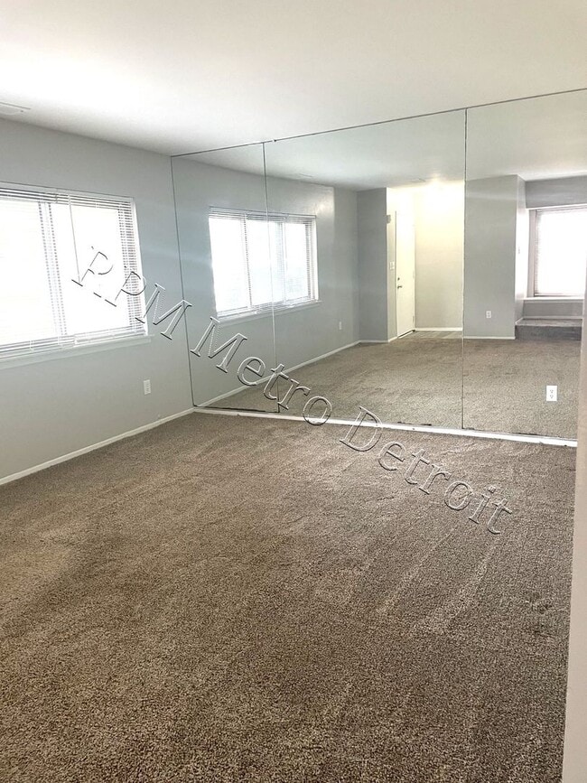 23560 Lahser Rd in Southfield, MI - Building Photo - Building Photo