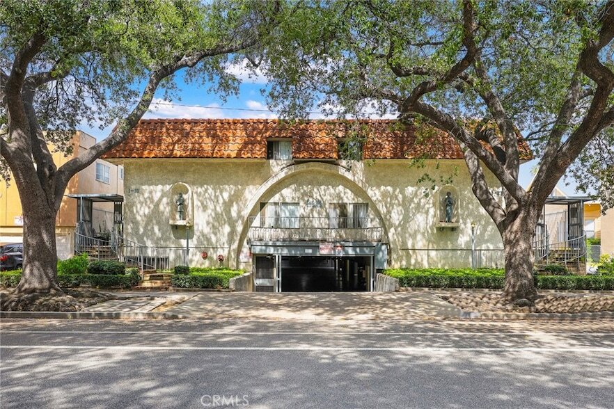 333 Riverdale Dr in Glendale, CA - Building Photo