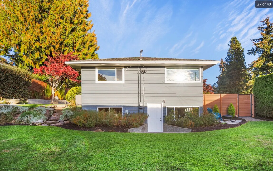 306 S 193rd St, Unit B in Des Moines, WA - Foto de edificio