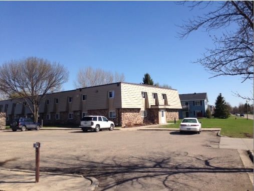 Arbor Glen Apartments in East Grand Forks, MN - Building Photo - Building Photo